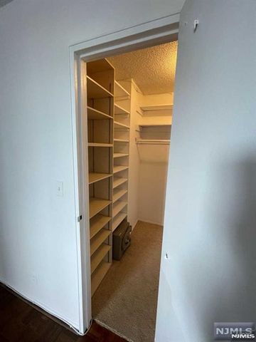 300 Winston Drive 1020, Cliffside Park, NJ 07010