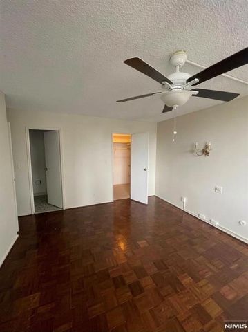 300 Winston Drive 1020, Cliffside Park, NJ 07010