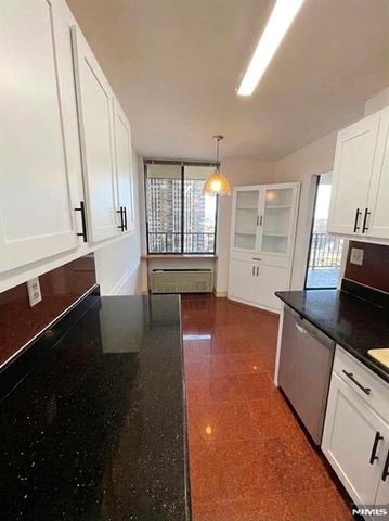 300 Winston Drive 1020, Cliffside Park, NJ 07010