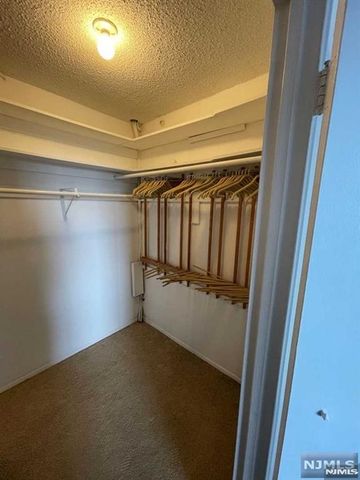 300 Winston Drive 1020, Cliffside Park, NJ 07010