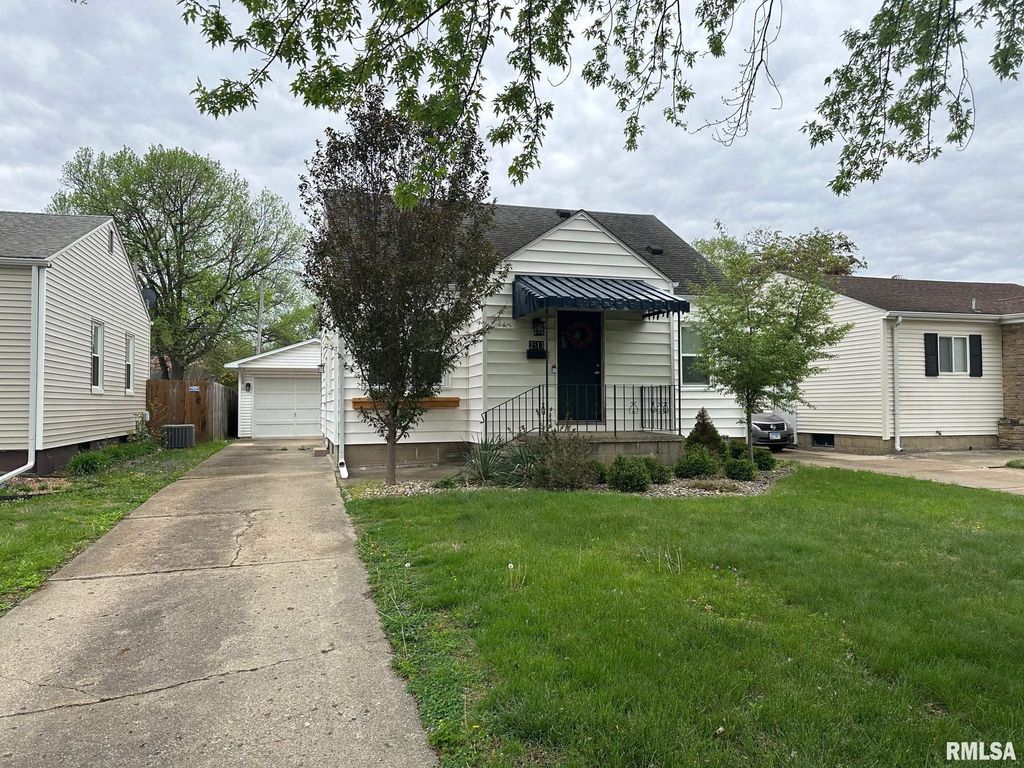 2513 S Pasfield Street, Springfield, IL 62704