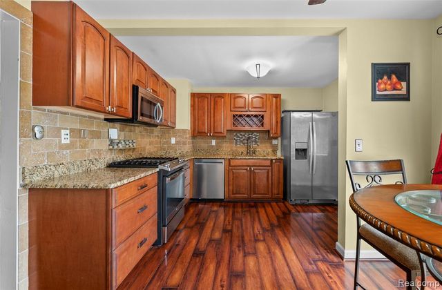 129 E Beechdale Street, Commerce Twp, MI 48382