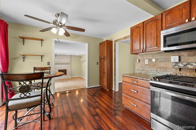 129 E Beechdale Street, Commerce Twp, MI 48382