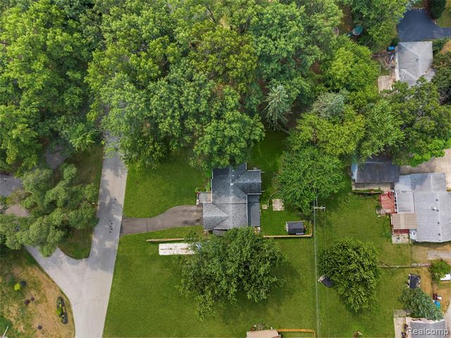 129 E Beechdale Street, Commerce Twp, MI 48382