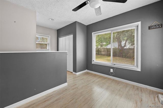 129 E Beechdale Street, Commerce Twp, MI 48382