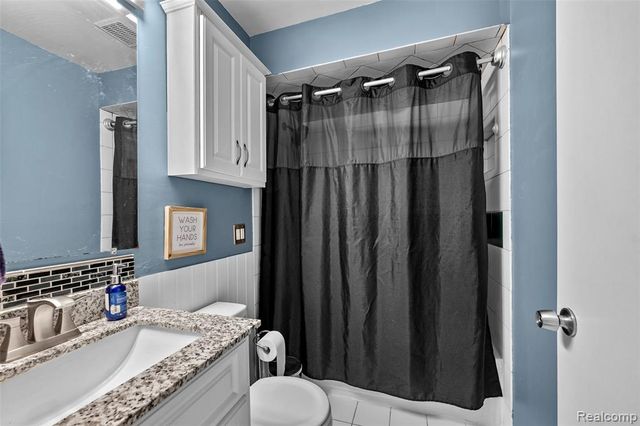 129 E Beechdale Street, Commerce Twp, MI 48382