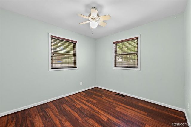 129 E Beechdale Street, Commerce Twp, MI 48382