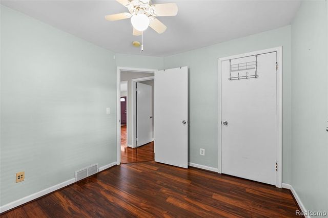 129 E Beechdale Street, Commerce Twp, MI 48382