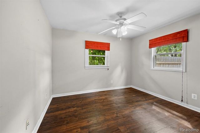 129 E Beechdale Street, Commerce Twp, MI 48382