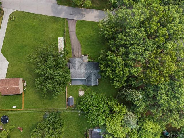 129 E Beechdale Street, Commerce Twp, MI 48382