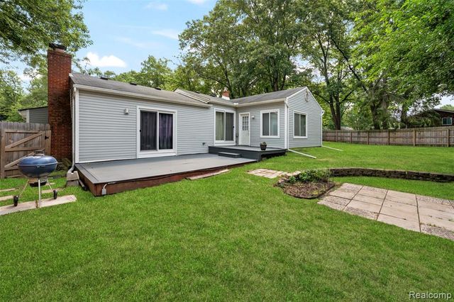 129 E Beechdale Street, Commerce Twp, MI 48382
