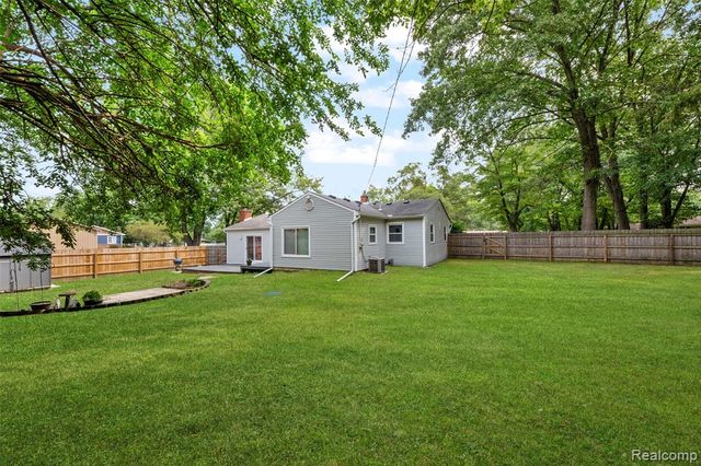 129 E Beechdale Street, Commerce Twp, MI 48382