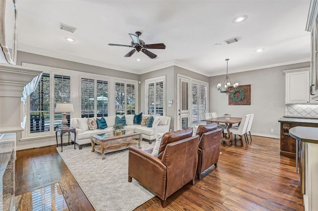 110 Century Drive, Friendswood, TX 77546