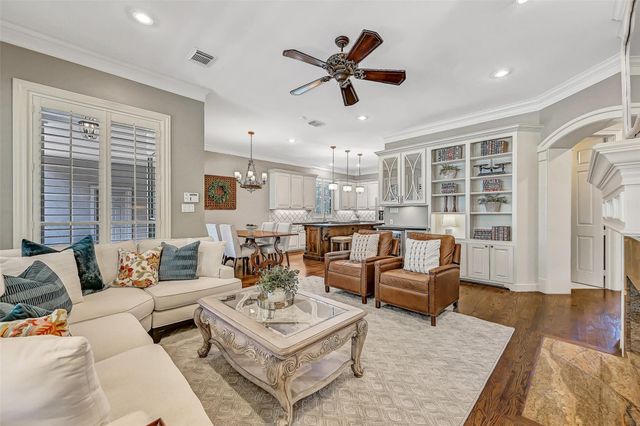 110 Century Drive, Friendswood, TX 77546