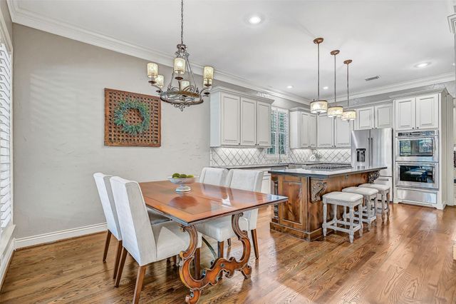 110 Century Drive, Friendswood, TX 77546