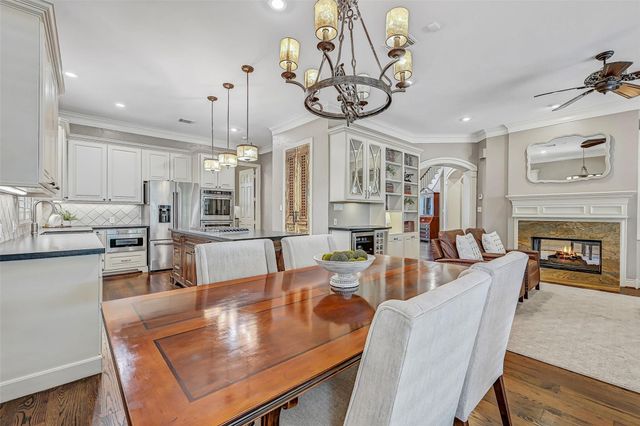 110 Century Drive, Friendswood, TX 77546