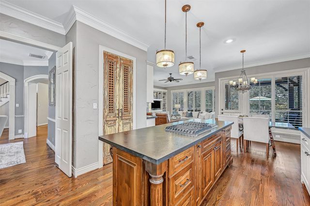 110 Century Drive, Friendswood, TX 77546