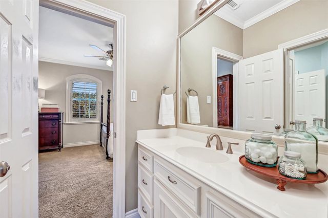 110 Century Drive, Friendswood, TX 77546