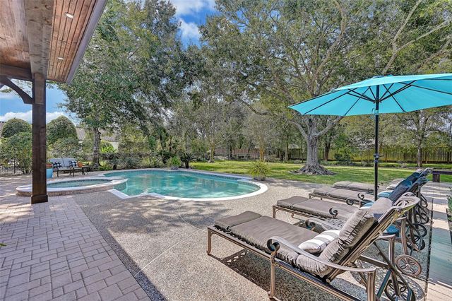 110 Century Drive, Friendswood, TX 77546