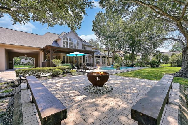 110 Century Drive, Friendswood, TX 77546