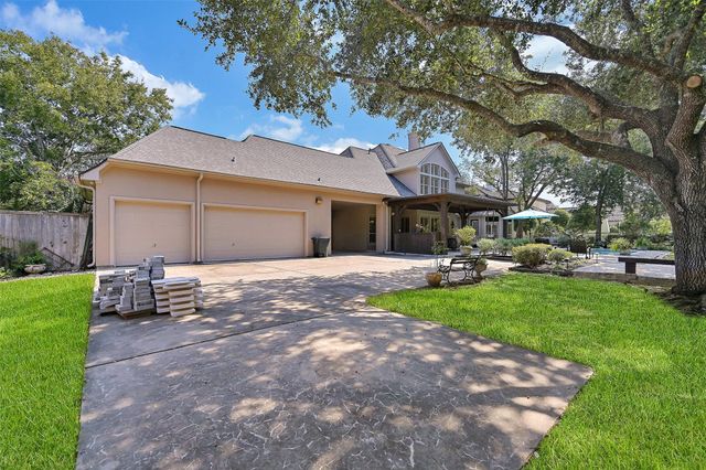 110 Century Drive, Friendswood, TX 77546