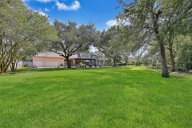 110 Century Drive, Friendswood, TX 77546