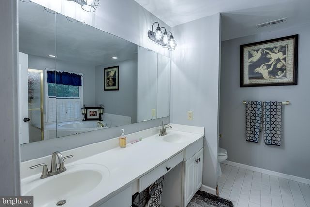 12 HARVEST LN, Medford, NJ 08055