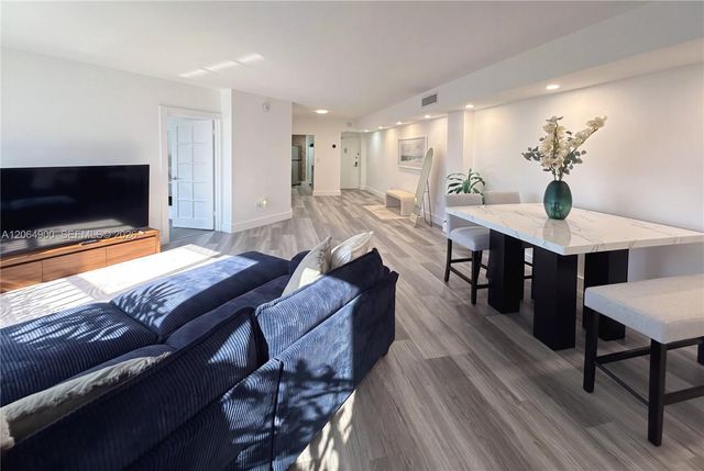 801 Brickell Bay Drive 1961, Miami, FL 33131