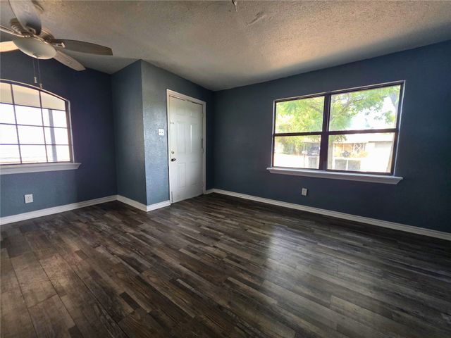 4424 Littlejohn Avenue, Fort Worth, TX 76105