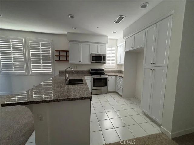 1422 N Harbor, Santa Ana, CA 92703