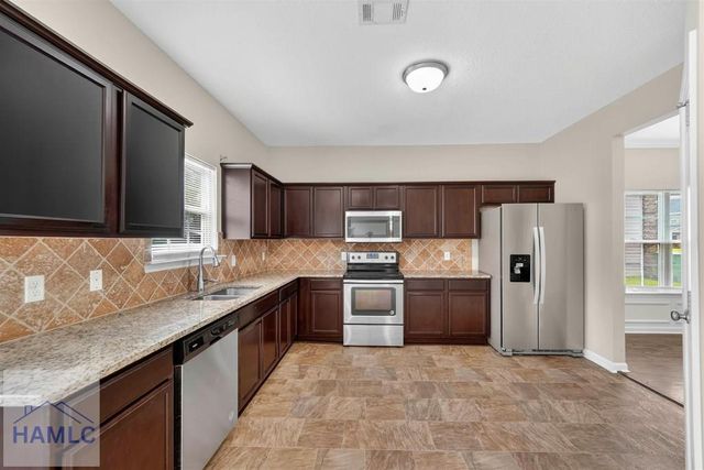 668 Red Oak Lane, Hinesville, GA 31313