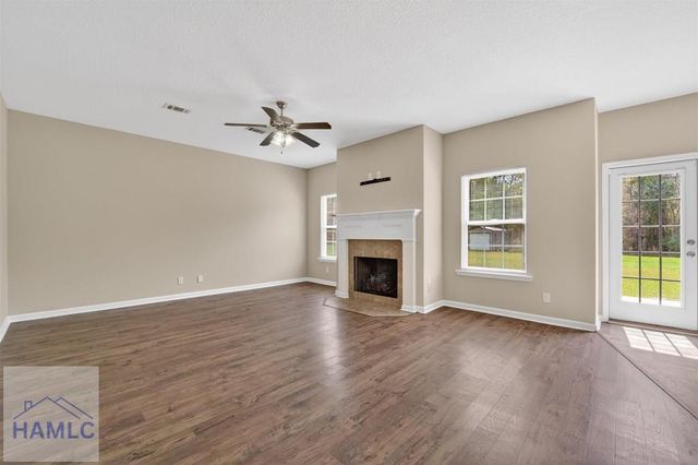 668 Red Oak Lane, Hinesville, GA 31313