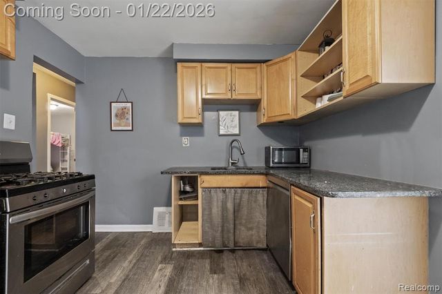 29820 Quinkert Street, Roseville, MI 48066