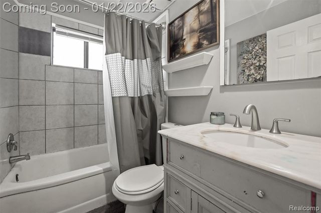 29820 Quinkert Street, Roseville, MI 48066