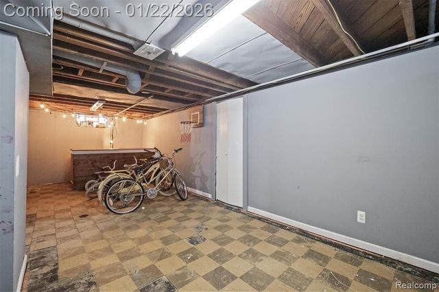 29820 Quinkert Street, Roseville, MI 48066