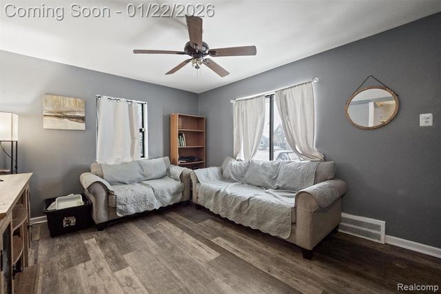 29820 Quinkert Street, Roseville, MI 48066