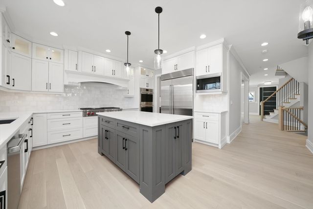 622 S Euclid Avenue, Elmhurst, IL 60126