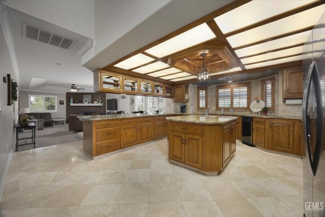 7908 Jill Jean Avenue, Bakersfield, CA 93308