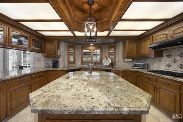 7908 Jill Jean Avenue, Bakersfield, CA 93308