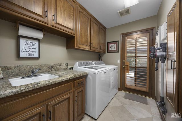 7908 Jill Jean Avenue, Bakersfield, CA 93308