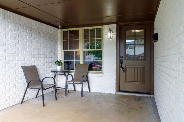 2401 Ridgewood Drive, Moore, OK 73160
