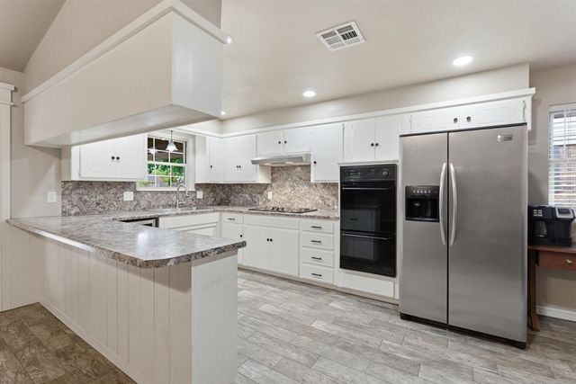 2401 Ridgewood Drive, Moore, OK 73160
