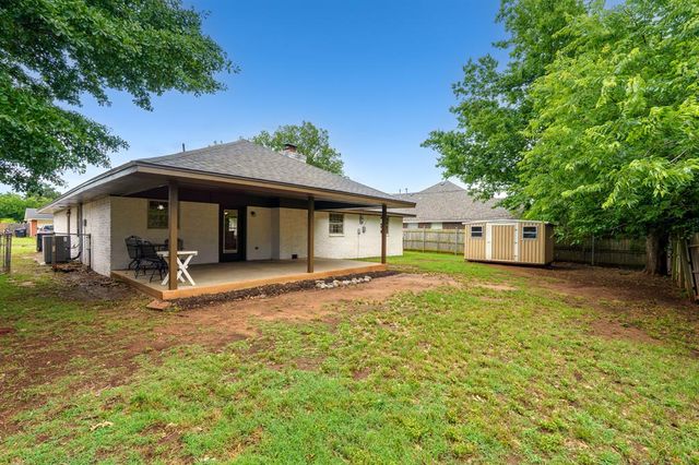 2401 Ridgewood Drive, Moore, OK 73160