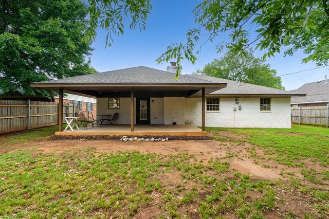 2401 Ridgewood Drive, Moore, OK 73160