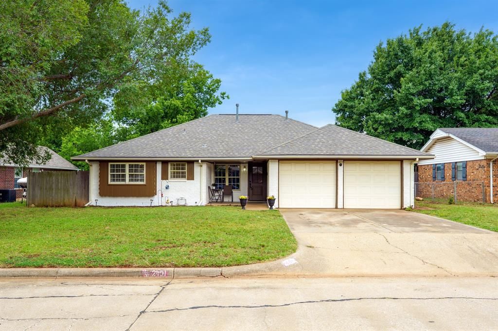 2401 Ridgewood Drive, Moore, OK 73160