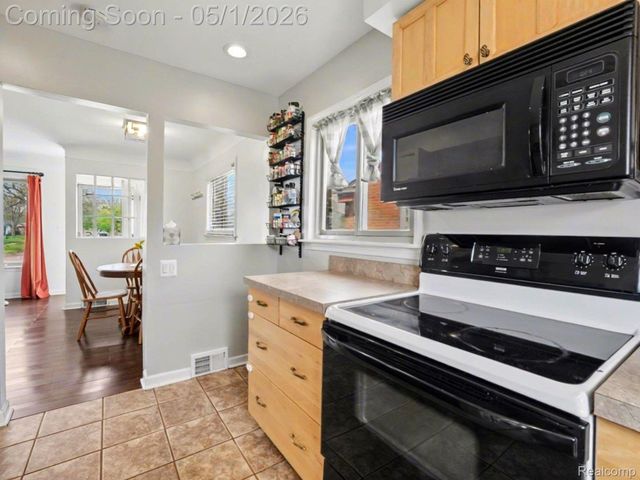 31611 Grant Street, Wayne, MI 48184