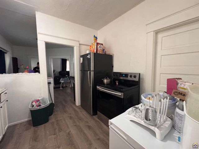 216 SE Lake St, Topeka, KS 66607