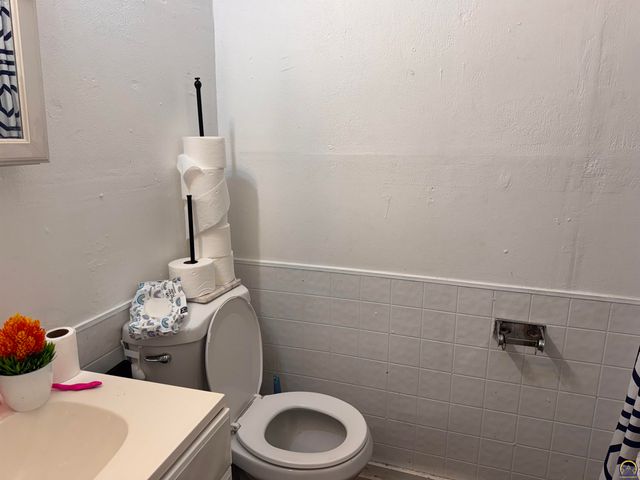 216 SE Lake St, Topeka, KS 66607