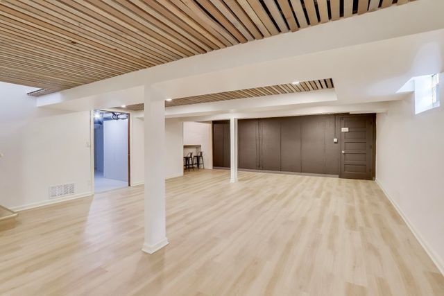 8800 Baring Avenue, Munster, IN 46321