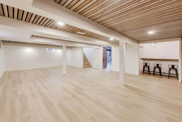 8800 Baring Avenue, Munster, IN 46321